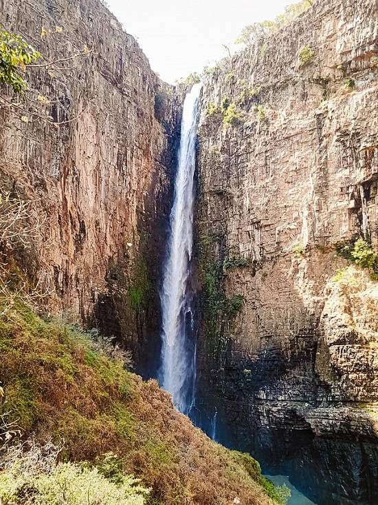 De 235 meter hoge Kalambo-waterval in Zambia, de op één na hoogste waterval van Afrika.