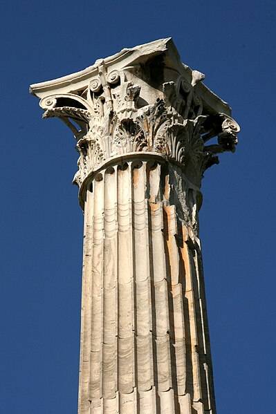 De acanthusbladeren op het kapiteel van een Korinthische zuil. Deze zuil behoorde tot de tempel voor Zeus in Athene uit de tweede eeuw v.Chr. 