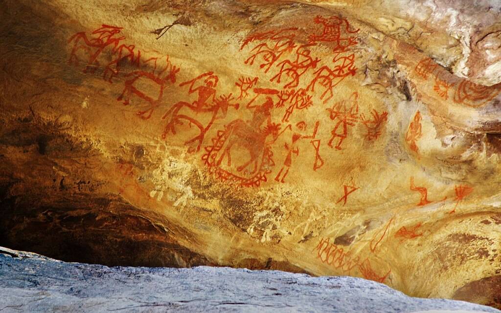 In India, in de deelstaat Madhya Pradesh, vinden we de Bhimbetka rotsen. Dit UNESCO-werelderfgoed bestaat uit meer dan 500 grotten die gevuld zijn met prehistorische schilderingen.